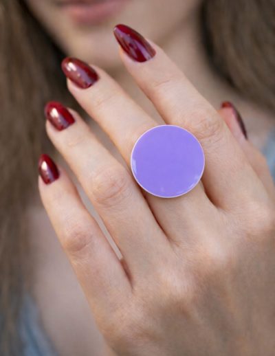 ✨ UShine.gr: Ατσάλινο statement δαχτυλίδι οβάλ με glossy επιφάνεια (λιλά) No 1353
