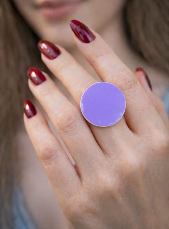✨ UShine.gr: Ατσάλινο statement δαχτυλίδι οβάλ με glossy επιφάνεια (λιλά) No 1353