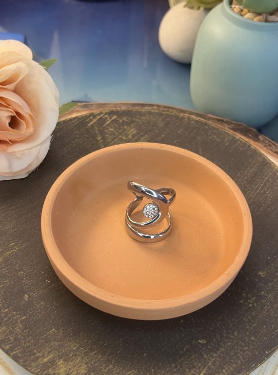 ✨ UShine.gr: Ατσάλινο statement δαχτυλίδι swirl με κεντρικό κρύσταλλο (ασημί)) No 1355