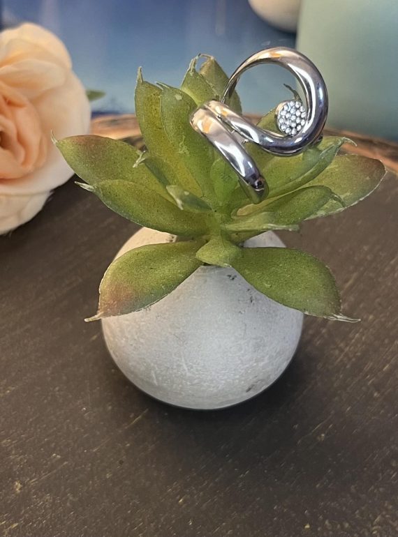 ✨ UShine.gr: Ατσάλινο statement δαχτυλίδι swirl με κεντρικό κρύσταλλο (ασημί)) No 1355