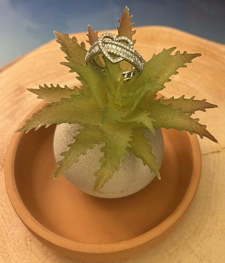 ✨ UShine.gr: Ατσάλινο statement δαχτυλίδι Infinity με baguette κρυστάλλους No 1357