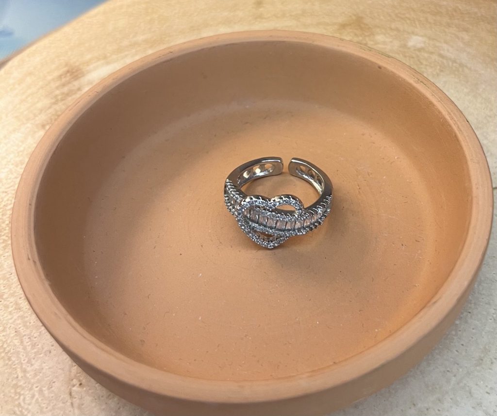 ✨ UShine.gr: Ατσάλινο statement δαχτυλίδι Infinity με baguette κρυστάλλους No 1357