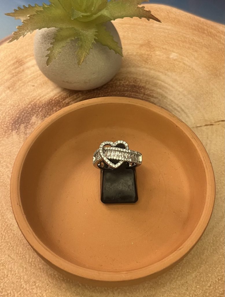 ✨ UShine.gr: Ατσάλινο statement δαχτυλίδι Infinity με baguette κρυστάλλους No 1357