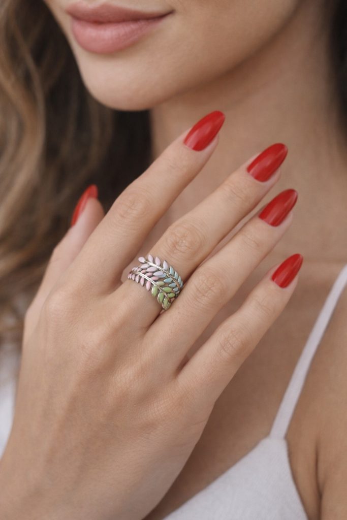 ✨ UShine.gr: Ατσάλινο statement δαχτυλίδι Leaf με πολύχρωμα φύλλα (ασημί) No 1358