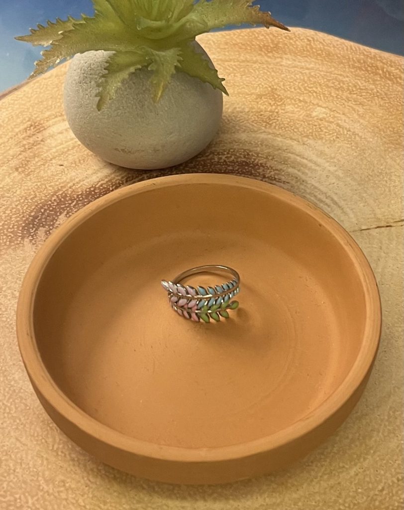 ✨ UShine.gr: Ατσάλινο statement δαχτυλίδι Leaf με πολύχρωμα φύλλα (ασημί) No 1358