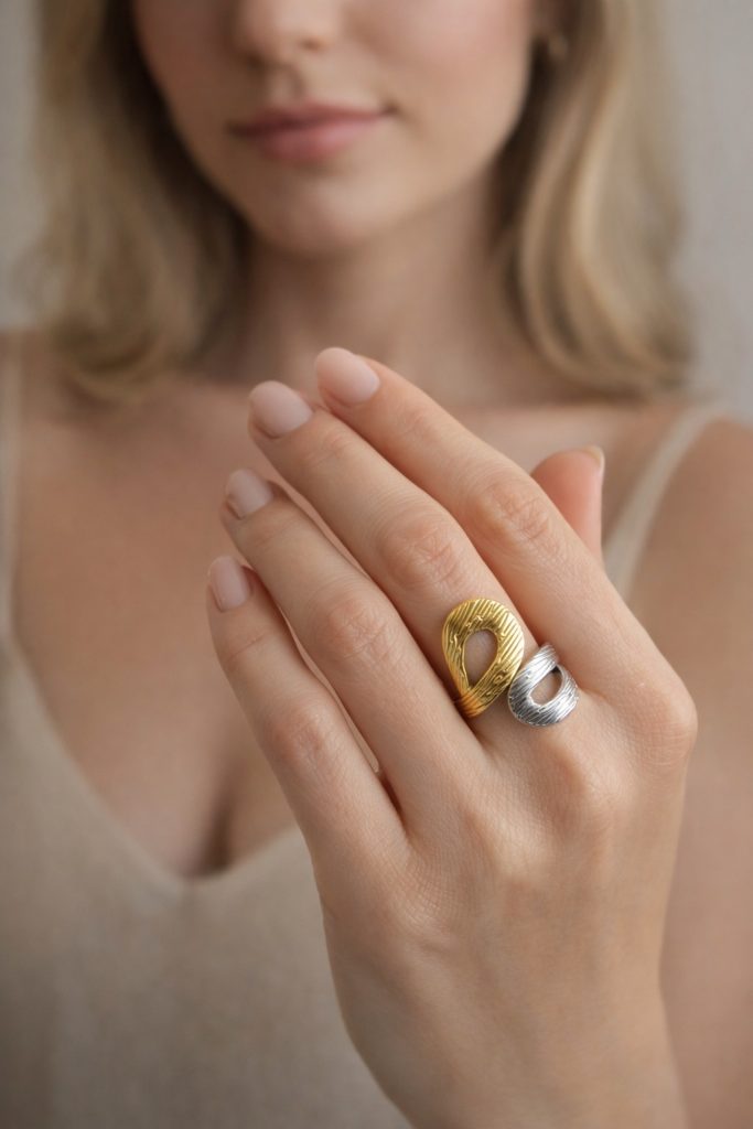 ✨ UShine.gr: Ατσάλινο statement δαχτυλίδι Infinity με ανάγλυφη υφή (δίχρωμο) No 1359