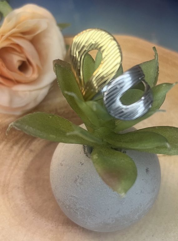 ✨ UShine.gr: Ατσάλινο statement δαχτυλίδι Infinity με ανάγλυφη υφή (δίχρωμο) No 1359