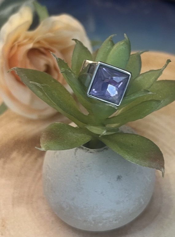 ✨ UShine.gr: Ατσάλινο statement δαχτυλίδι με τετράγωνο κρύσταλλο (μωβ) No 1360