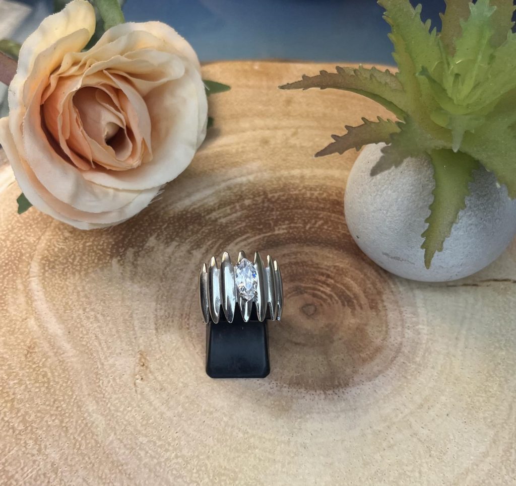 ✨ UShine.gr: Χειροποίητο Ατσάλινο statement δαχτυλίδι wide band με marquise κρύσταλλο (ασημί) No 7037