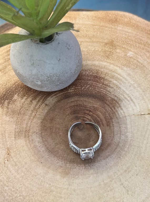 ✨ UShine.gr: Ατσάλινο statement δαχτυλίδι με τετράγωνο κρύσταλλο & pavé λεπτομέρειες No 1362