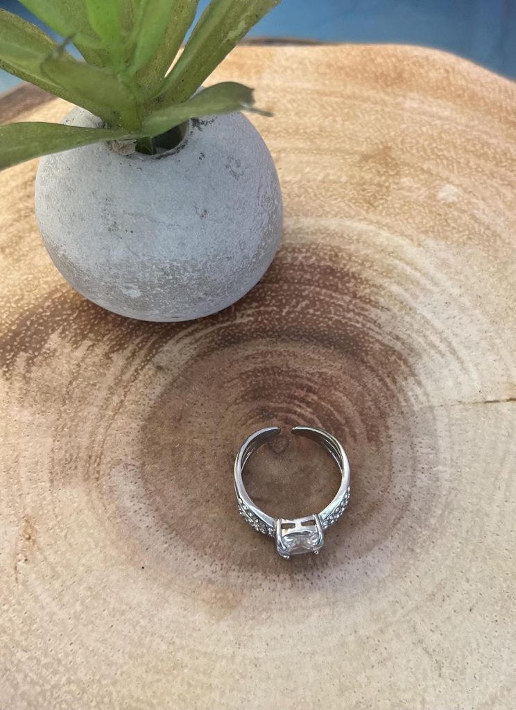 ✨ UShine.gr: Ατσάλινο statement δαχτυλίδι με τετράγωνο κρύσταλλο & pavé λεπτομέρειες No 1362