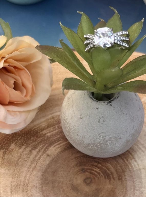 ✨ UShine.gr: Ατσάλινο statement δαχτυλίδι με τετράγωνο κρύσταλλο & pavé λεπτομέρειες No 1362