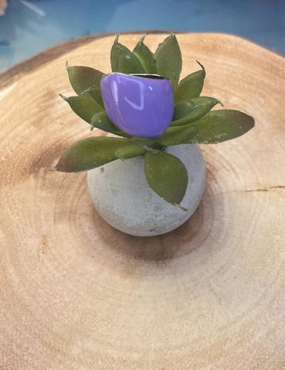 ✨ UShine.gr: Ατσάλινο statement δαχτυλίδι με glossy μωβ επιφάνεια (λιλά) No 1363