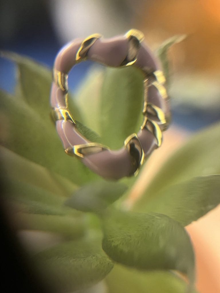 ✨ UShine.gr: Ατσάλινο statement δαχτυλίδι καρδιά με enamel λεπτομέρειες (ροζ & χρυσό) No 1367