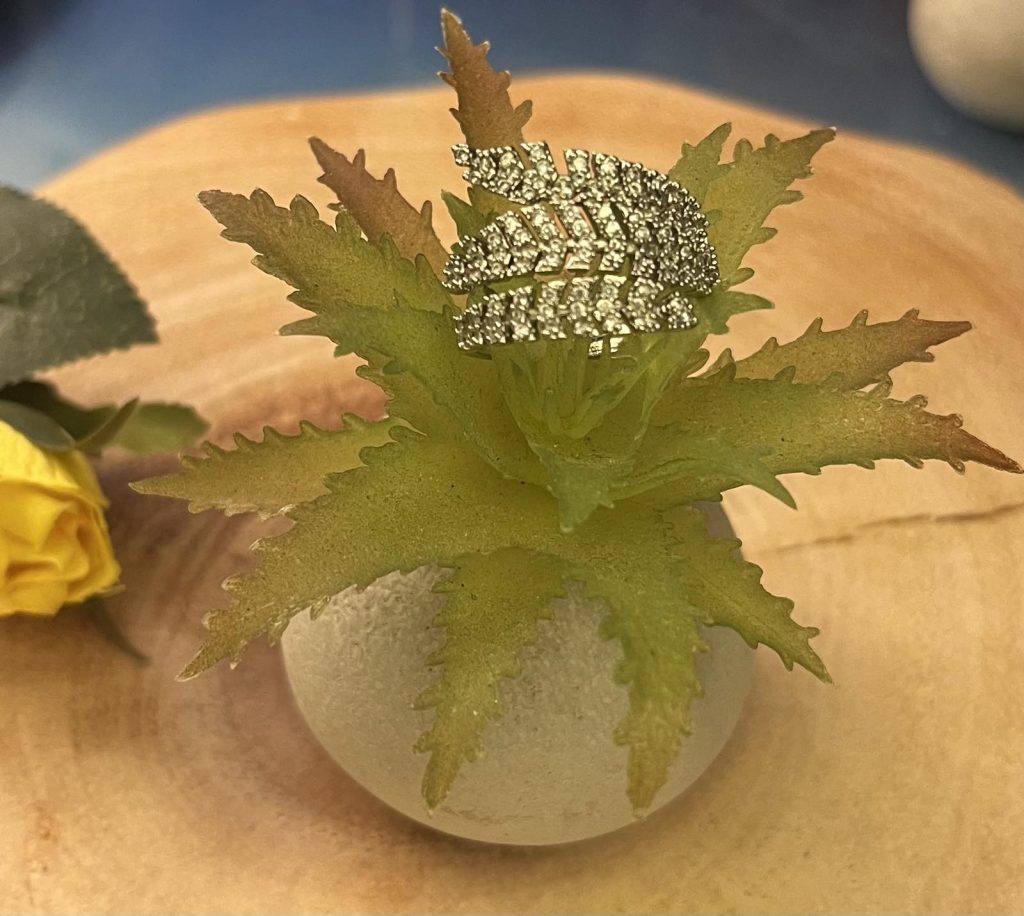 ✨ UShine.gr: Ατσάλινο statement δαχτυλίδι φύλλο με κρυστάλλινες λεπτομέρειες (ασημί) No 1370