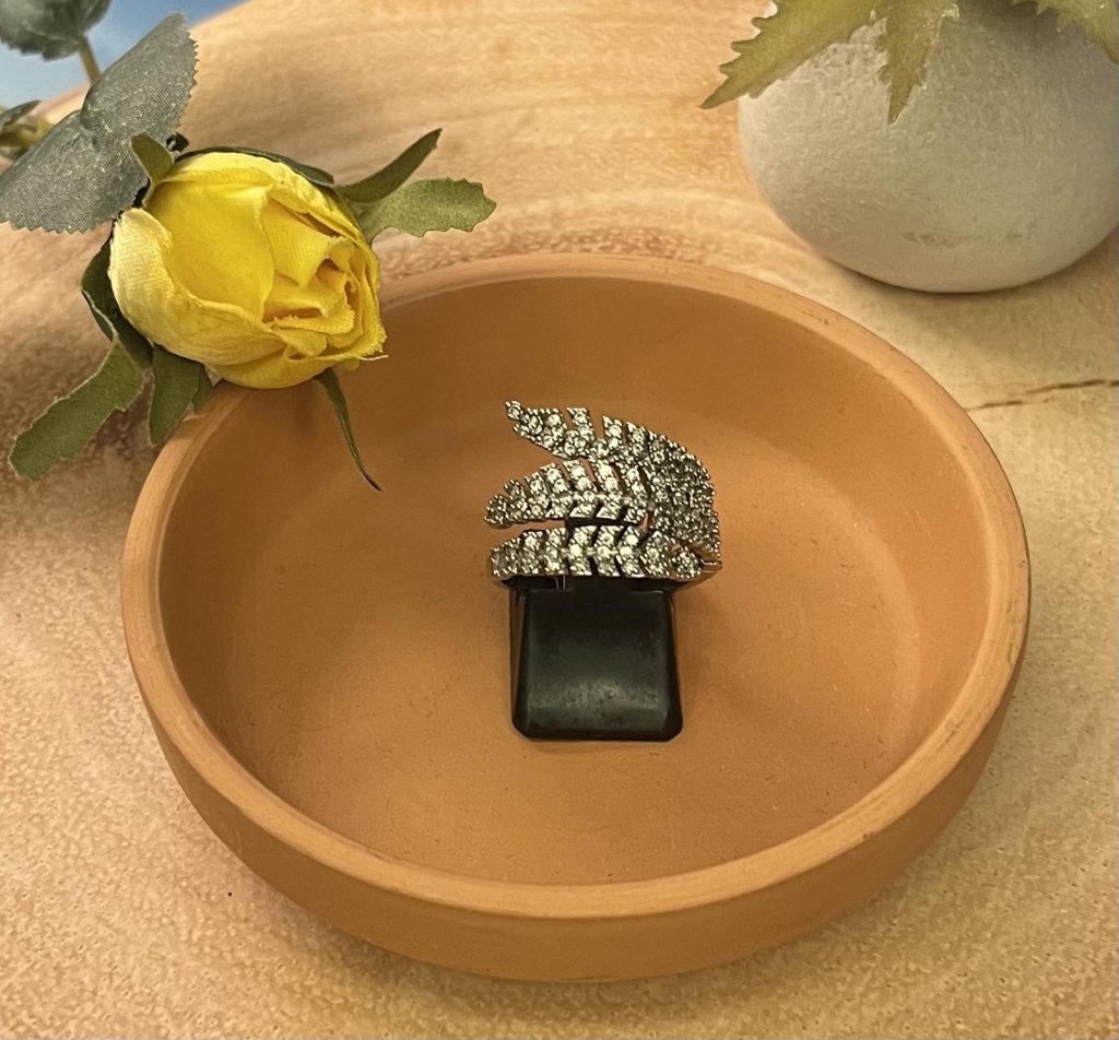 ✨ UShine.gr: Ατσάλινο statement δαχτυλίδι φύλλο με κρυστάλλινες λεπτομέρειες (ασημί) No 1370