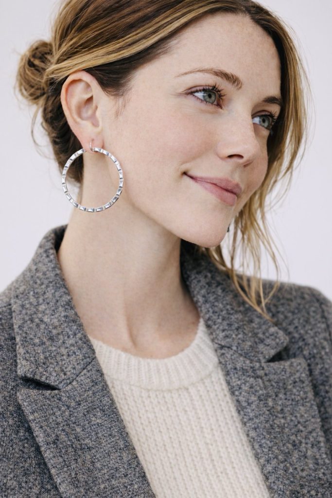 ✨ UShine.gr: Ατσάλινα statement σκουλαρίκια κρίκοι με σφυρήλατη υφή (ασημί) No 1372