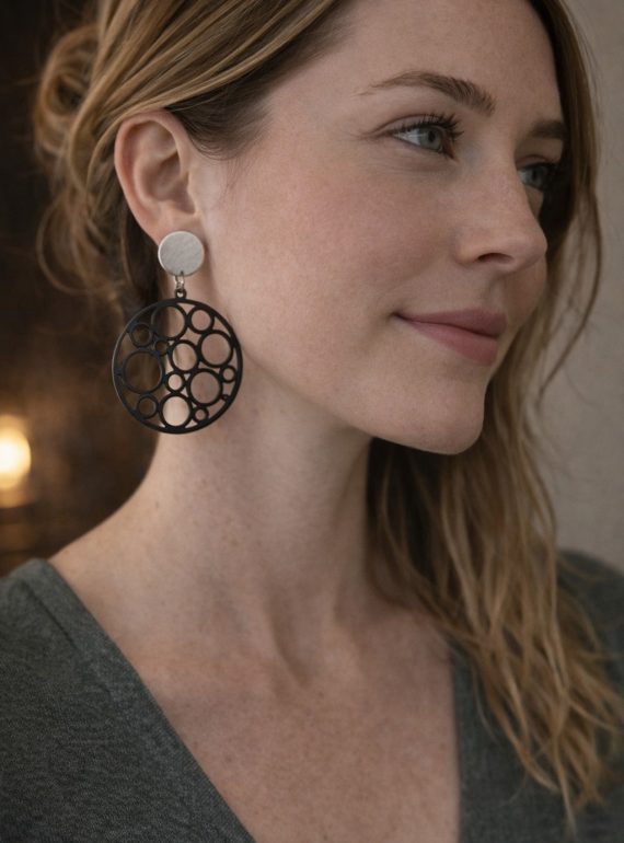 ✨ UShine.gr: Ατσάλινα σκουλαρίκια κύκλος με γεωμετρικό σχέδιο (μαύρο & χρυσό) No 1374