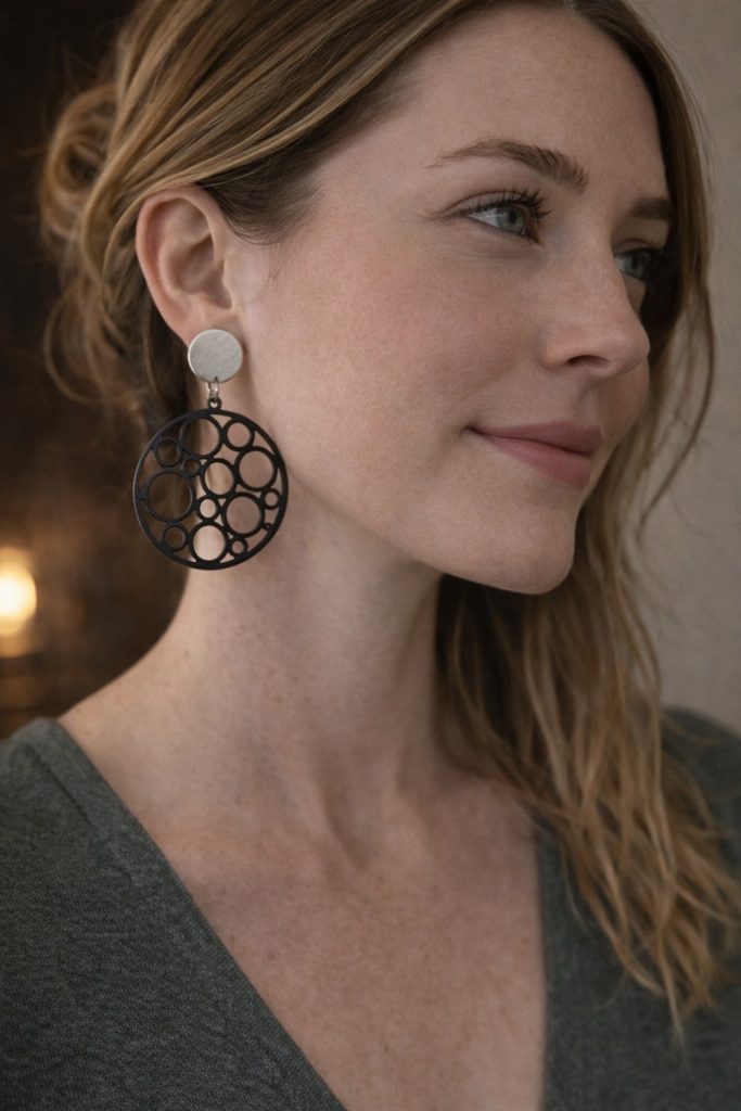 ✨ UShine.gr: Ατσάλινα σκουλαρίκια κύκλος με γεωμετρικό σχέδιο (μαύρο & χρυσό) No 1374