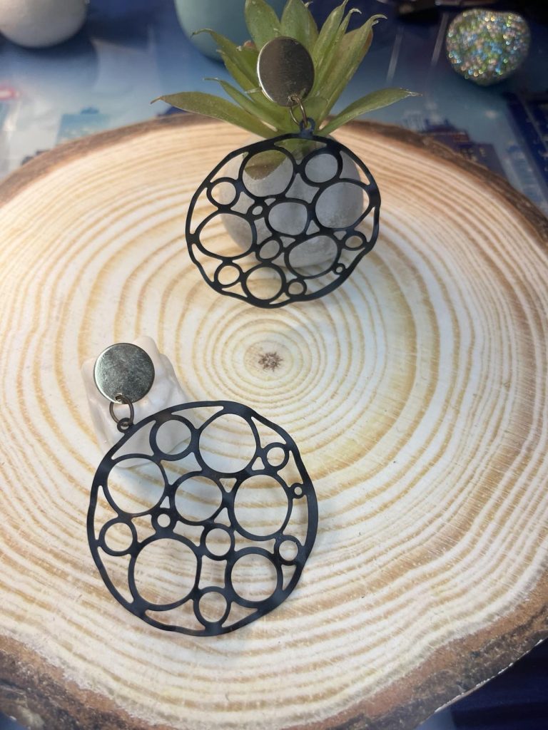 ✨ UShine.gr: Ατσάλινα σκουλαρίκια κύκλος με γεωμετρικό σχέδιο (μαύρο & χρυσό) No 1374