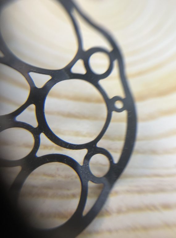 ✨ UShine.gr: Ατσάλινα σκουλαρίκια κύκλος με γεωμετρικό σχέδιο (μαύρο & χρυσό) No 1374