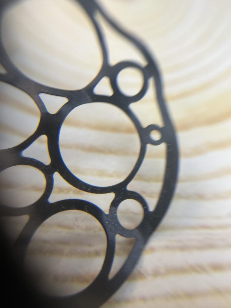 ✨ UShine.gr: Ατσάλινα σκουλαρίκια κύκλος με γεωμετρικό σχέδιο (μαύρο & χρυσό) No 1374