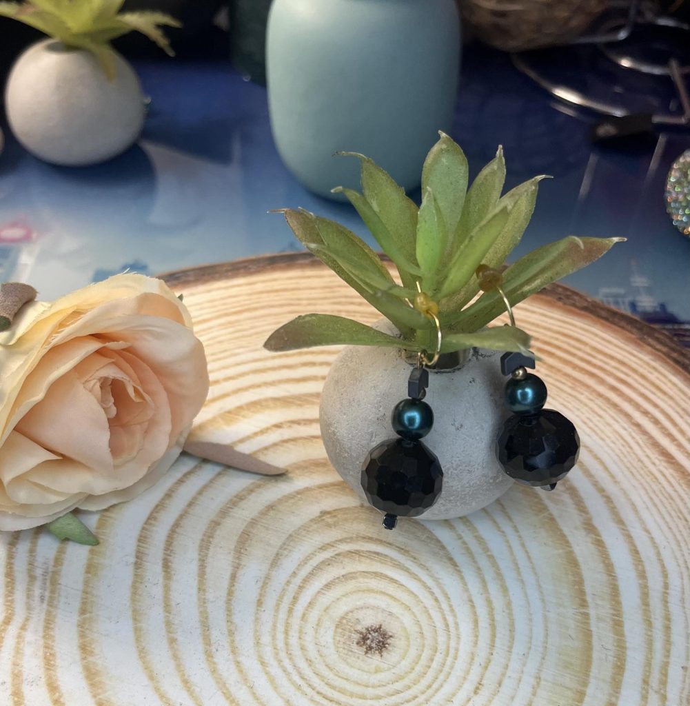 ✨ UShine.gr: Ατσάλινα σκουλαρίκια με μαύρες χάντρες & μεταλλικές λεπτομέρειες No 1375