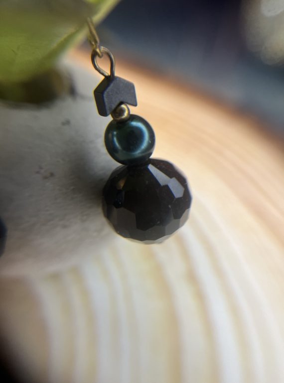 ✨ UShine.gr: Ατσάλινα σκουλαρίκια με μαύρες χάντρες & μεταλλικές λεπτομέρειες No 1375