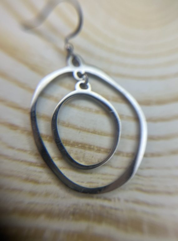 ✨ UShine.gr: Ατσάλινα σκουλαρίκια διπλού κύκλου (ασημί) No 1378