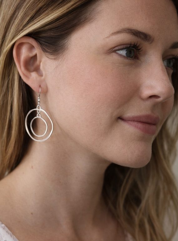 ✨ UShine.gr: Ατσάλινα σκουλαρίκια διπλού κύκλου (ασημί) No 1378