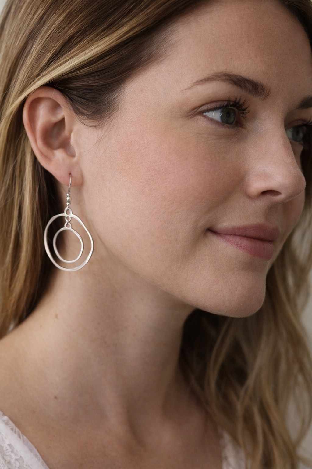 ✨ UShine.gr: Ατσάλινα σκουλαρίκια διπλού κύκλου (ασημί) No 1378