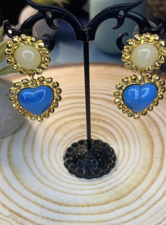 ✨ UShine.gr: Χειροποίητα statement σκουλαρίκια καρδιά με διπλή πέτρα (μπλε & ivory) No 1388