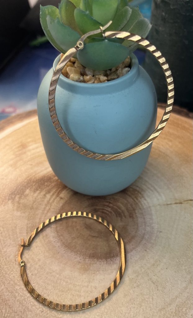 ✨ UShine.gr: Ατσάλινα σκουλαρίκια κρίκοι με ανάγλυφη υφή No 1389