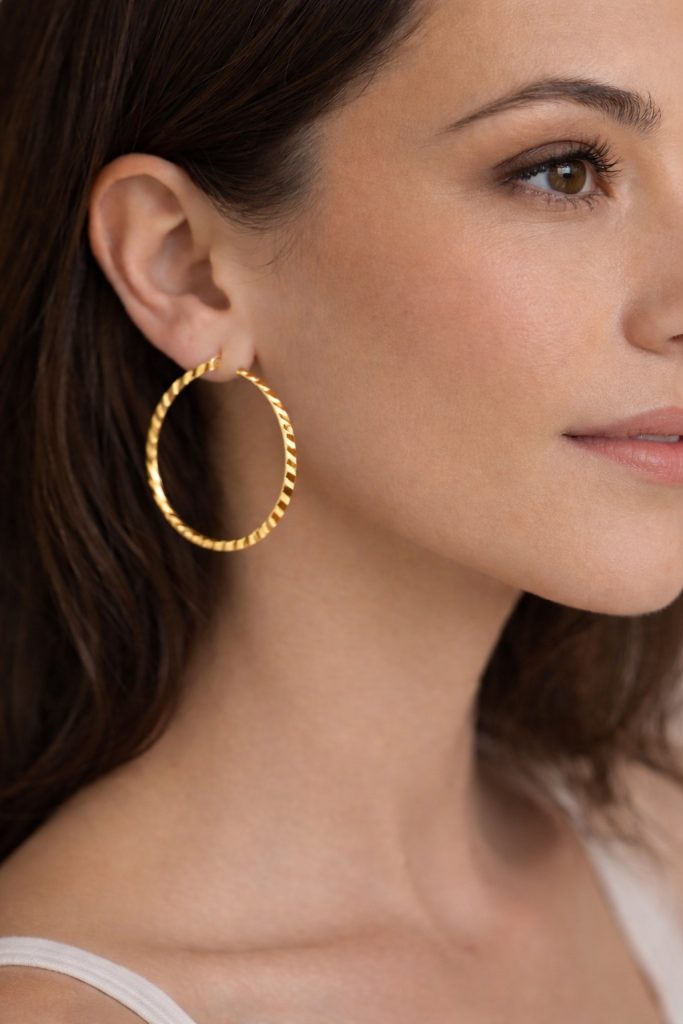 ✨ UShine.gr: Ατσάλινα σκουλαρίκια κρίκοι με ανάγλυφη υφή No 1389