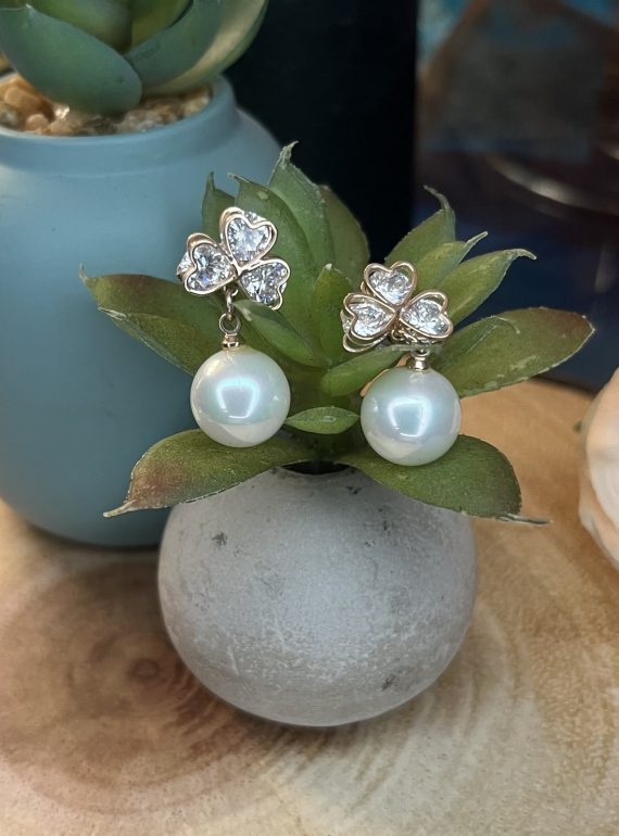 ✨ UShine.gr: Ατσάλινα σκουλαρίκια με τριφύλλι & πέρλα (ασημί) No 1392