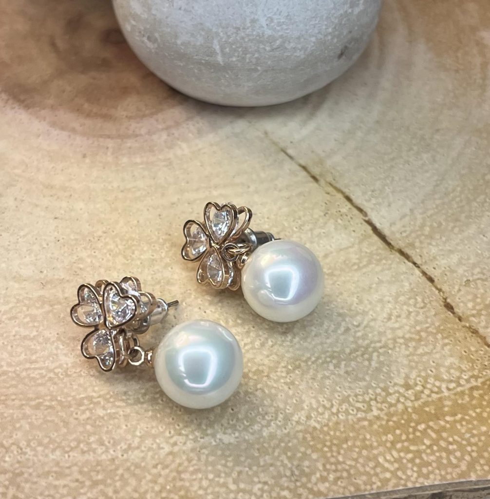 ✨ UShine.gr: Ατσάλινα σκουλαρίκια με τριφύλλι & πέρλα (ασημί) No 1392