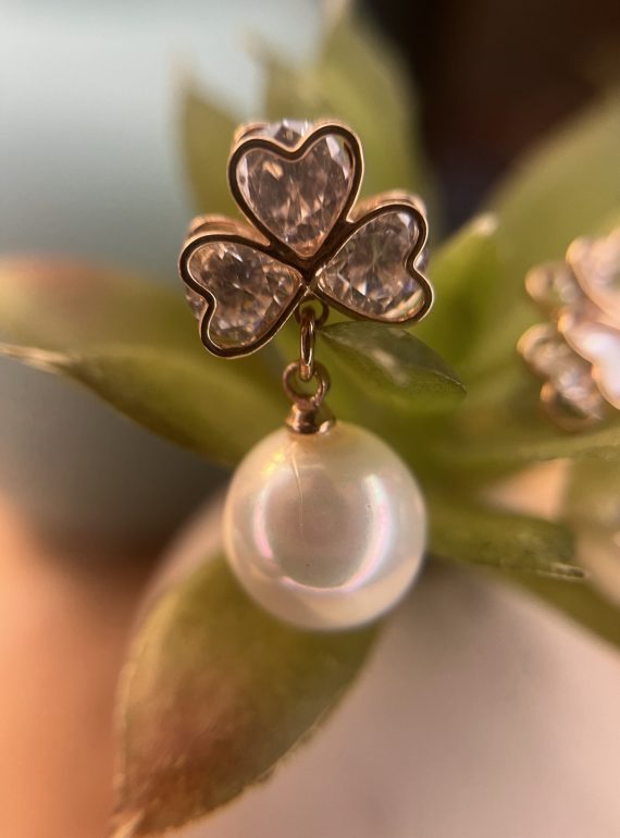 ✨ UShine.gr: Ατσάλινα σκουλαρίκια με τριφύλλι & πέρλα (ασημί) No 1392