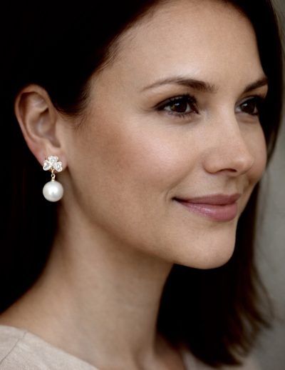 ✨ UShine.gr: Ατσάλινα σκουλαρίκια με τριφύλλι & πέρλα (ασημί) No 1392