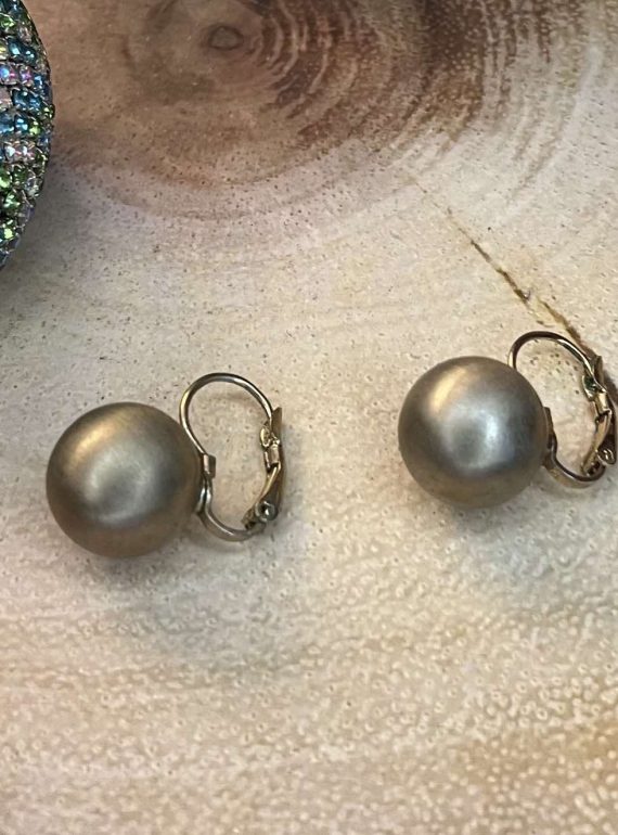 ✨ UShine.gr: Ατσάλινα σκουλαρίκια με ματ πέρλα (σαμπανί) No 1393