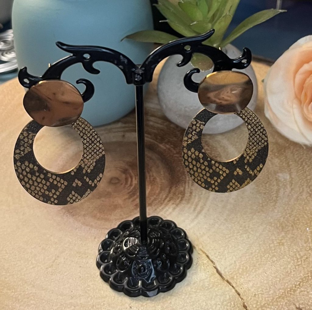 ✨ UShine.gr: Ατσάλινα σκουλαρίκια οβάλ Snake Print (μαύρο & χρυσό) No 1395