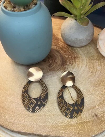 ✨ UShine.gr: Ατσάλινα σκουλαρίκια οβάλ Snake Print (μαύρο & χρυσό) No 1395