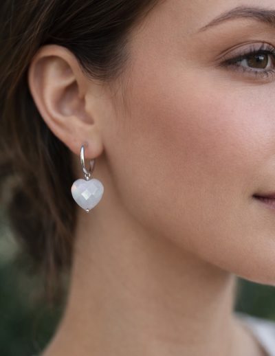 ✨ UShine.gr: Ατσάλινα σκουλαρίκια κρίκοι με καρδιά κρυστάλλου (ιριδίζον λευκό) No 1396