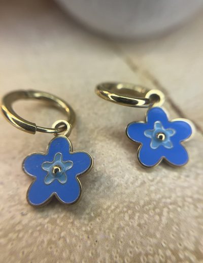 ✨ UShine.gr: Ατσάλινα σκουλαρίκια κρίκοι με μπλε λουλούδι (χρυσό) No 1398