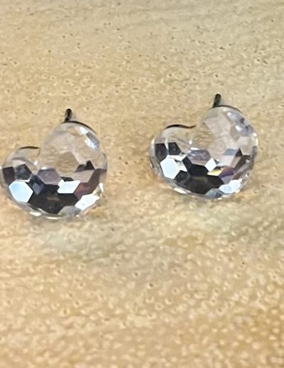 ✨ UShine.gr: Ατσάλινα σκουλαρίκια καρφωτά καρδιά με faceted κρύσταλλο (διάφανο) No 1400