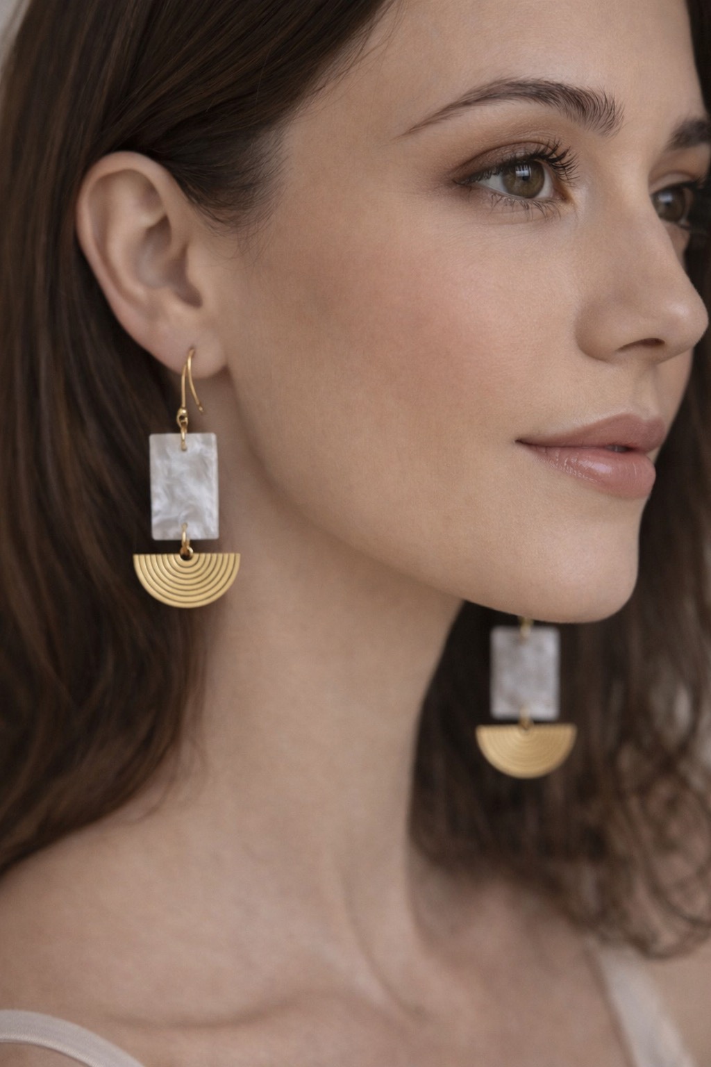 ✨ UShine.gr: Ατσάλινα σκουλαρίκια γεωμετρικά με pearly στοιχείο & χρυσή καμάρα No 1401