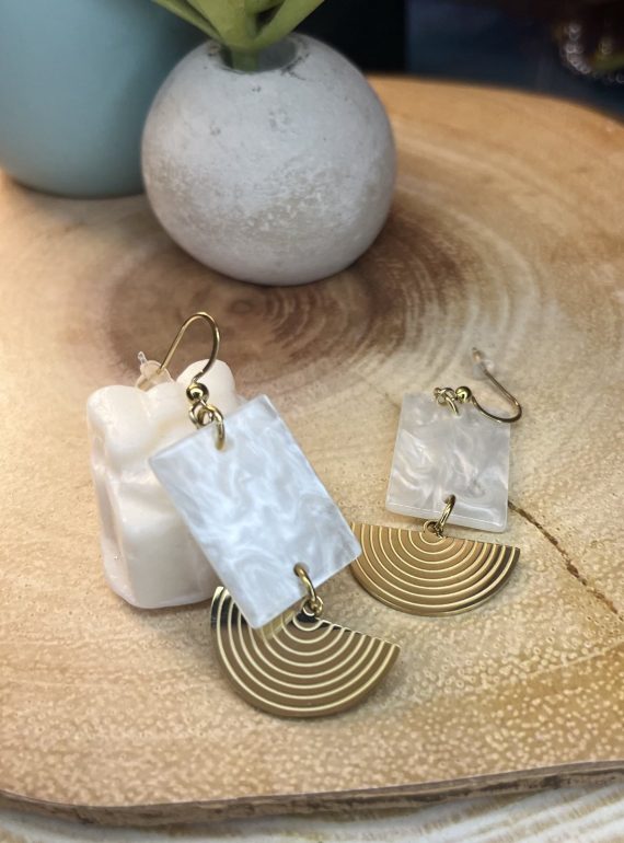 ✨ UShine.gr: Ατσάλινα σκουλαρίκια γεωμετρικά με pearly στοιχείο & χρυσή καμάρα No 1401