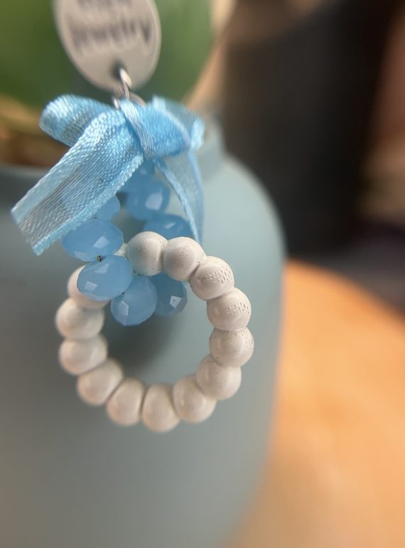 ✨ UShine.gr: Ατσάλινα σκουλαρίκια boho με χάντρες & κορδέλα (γαλάζιο–λευκό) No 1405