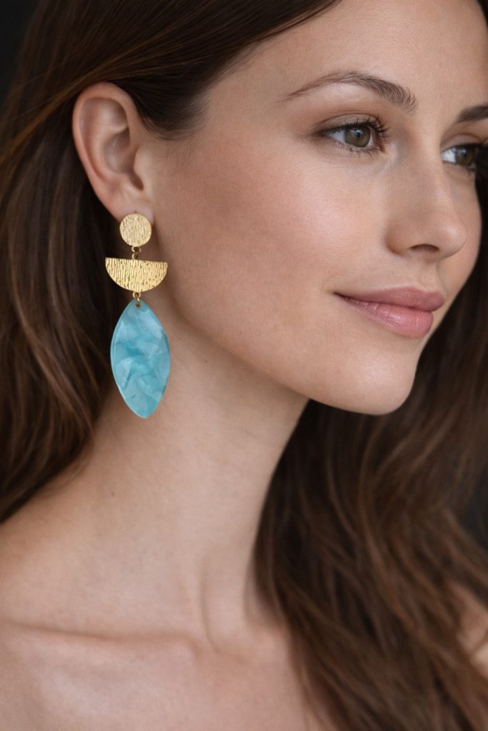 ✨ UShine.gr: Ατσάλινα σκουλαρίκια γεωμετρικά με τιρκουάζ πέτρα & χρυσή υφή No 1406