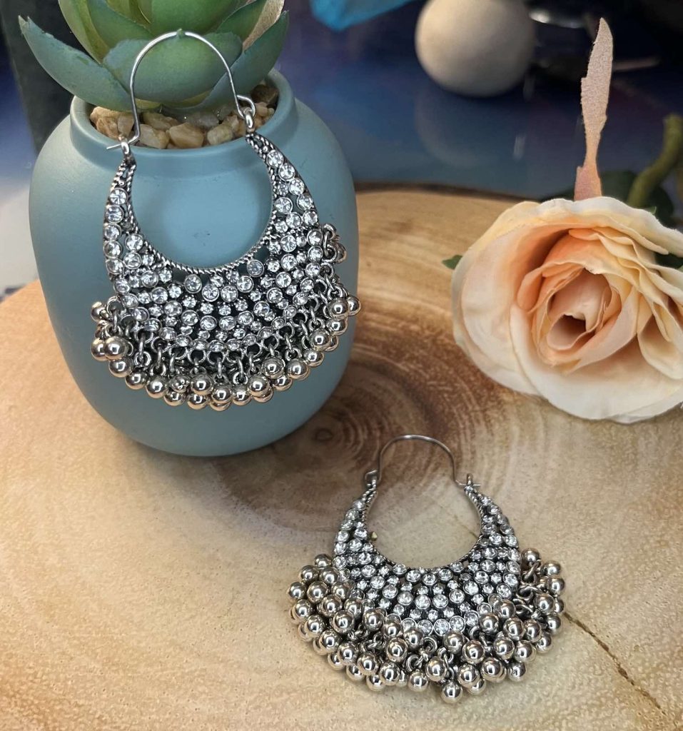 ✨ UShine.gr: Ατσάλινα σκουλαρίκια boho crescent με κρύσταλλα & μεταλλικές μπίλιες (ασημί) No 1407