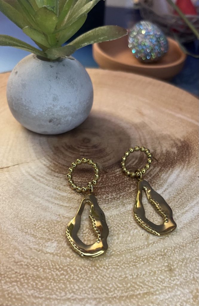 ✨ UShine.gr: Ατσάλινα σκουλαρίκια statement με χρυσό οργανικό μοτίφ No 1413